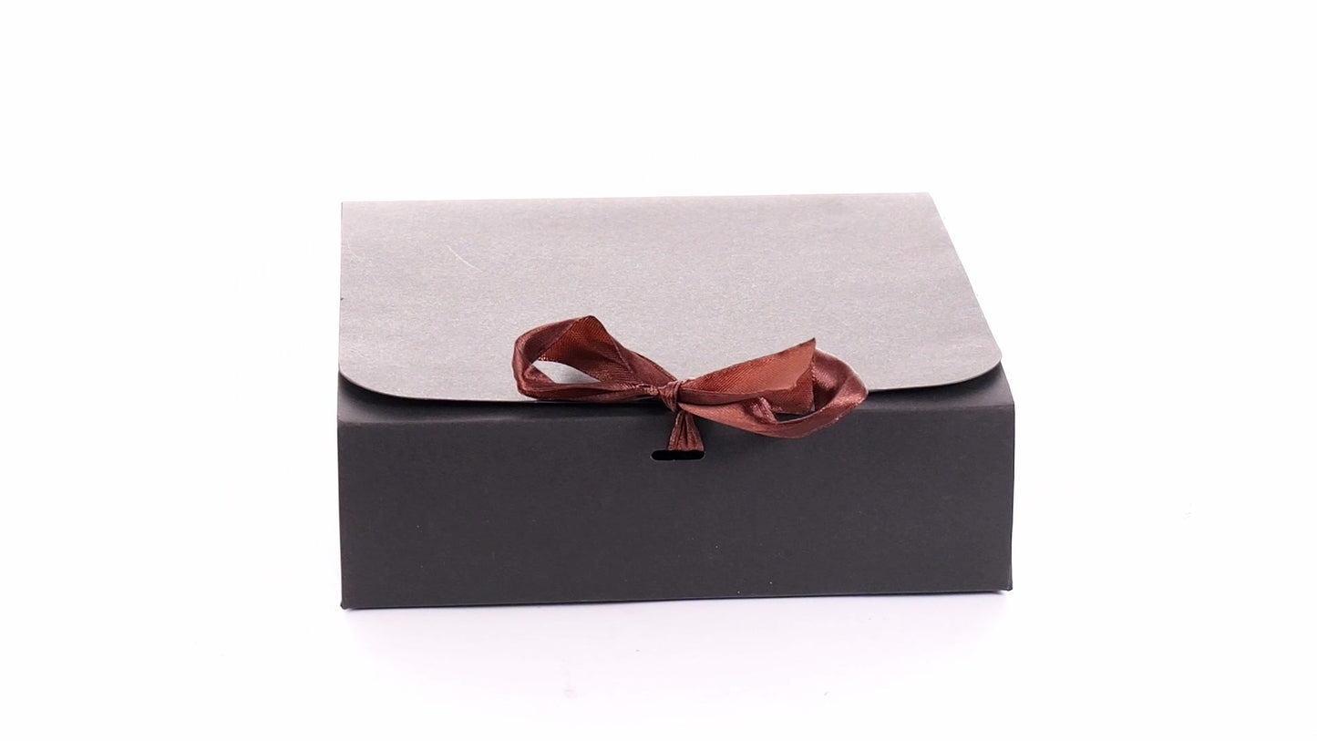 Cutie dreptunghiulara de cadou cu funda