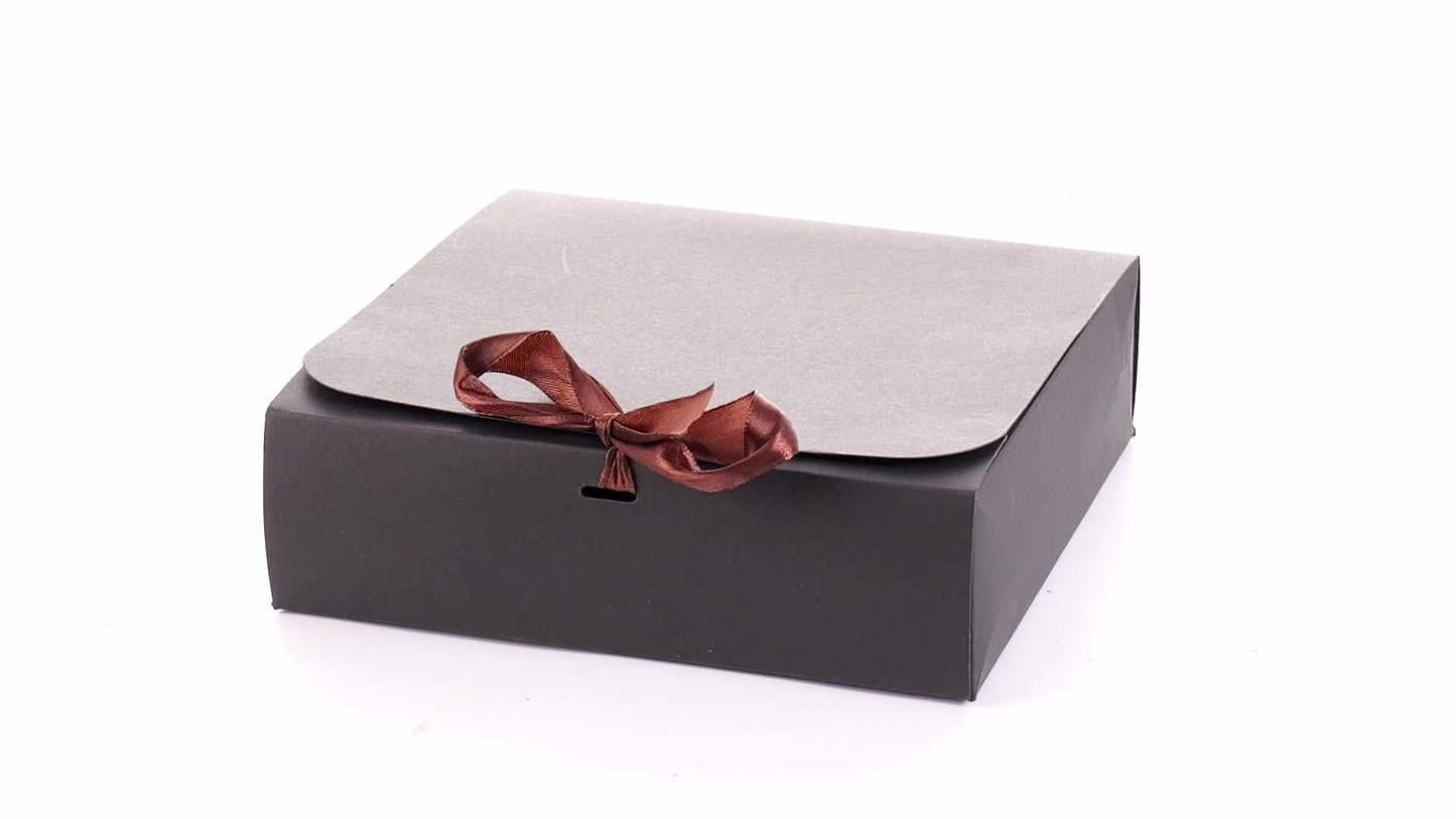 Cutie dreptunghiulara de cadou cu funda