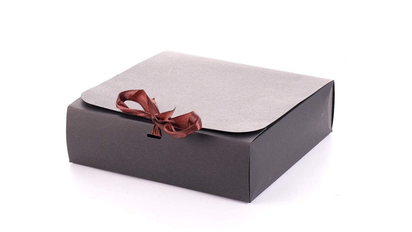 Cutie dreptunghiulara de cadou cu funda