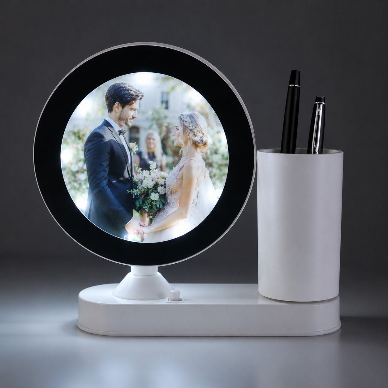 LAMP EYE [証言] X GROW AROUND 30TH L Oglinda magica cu insertie foto si lumina LED cu suport de pixuri